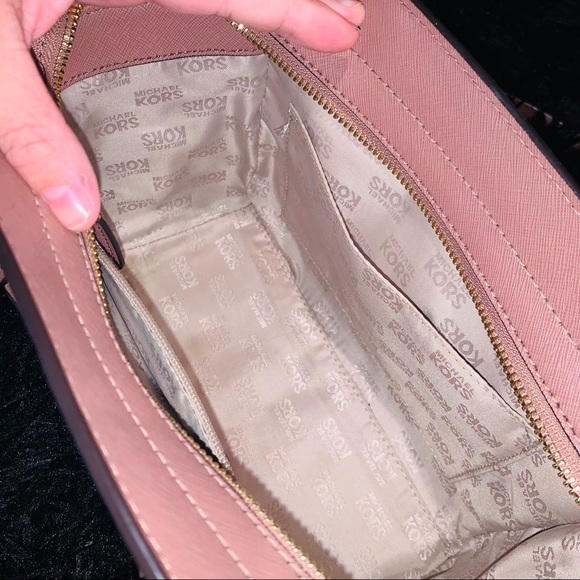 Michael Kors Purse ✨ - Picture 5 of 10